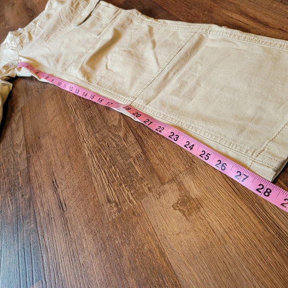 L.L. Bean Favorite Fit Cream Colored Straight Leg Cargo Pants - Picture 8 of 8